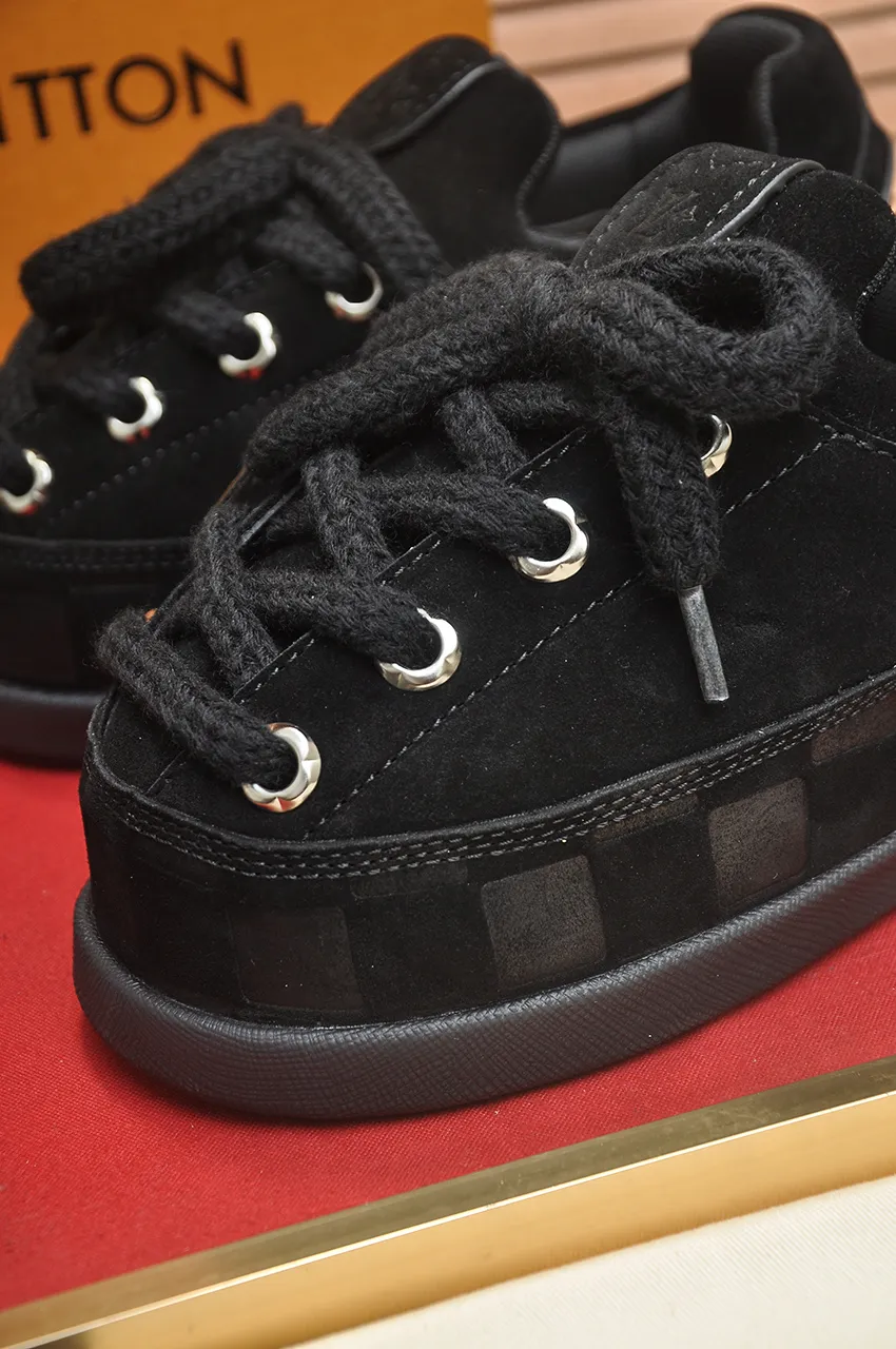 Men's men's shoes💰700💶 🔥New style🔥 LV co-branded nigo, ugly and cute😍Many Internet celebrities have put on their shoes, classic and versatile items.  ❄️Fabric: Imported high mercerized cow suede. ❄️Inner lining: high-grade elastic mesh, ❄️Outsole: original molded outsole, palm print rubber outsole with hidden L letter and Monongram flower ❄️Size: Female 35-41 (Female 41 customized), Male 39-46 (45-46 customized)